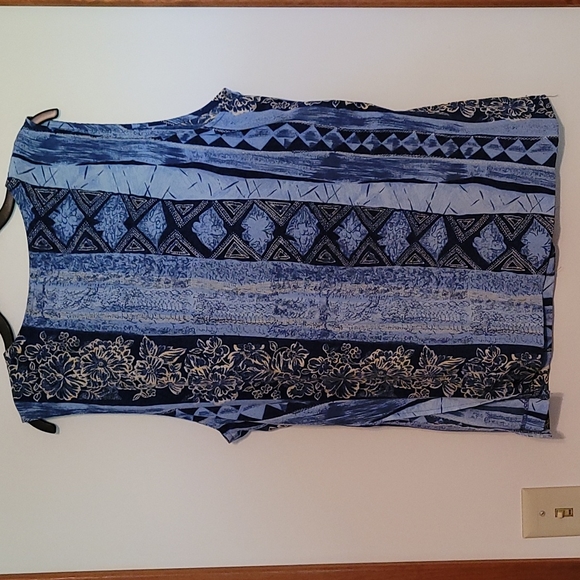 Graver Studio sleeveless blouse - Picture 3 of 4